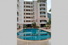 Spacious Apartment 10 minute walk to a beach